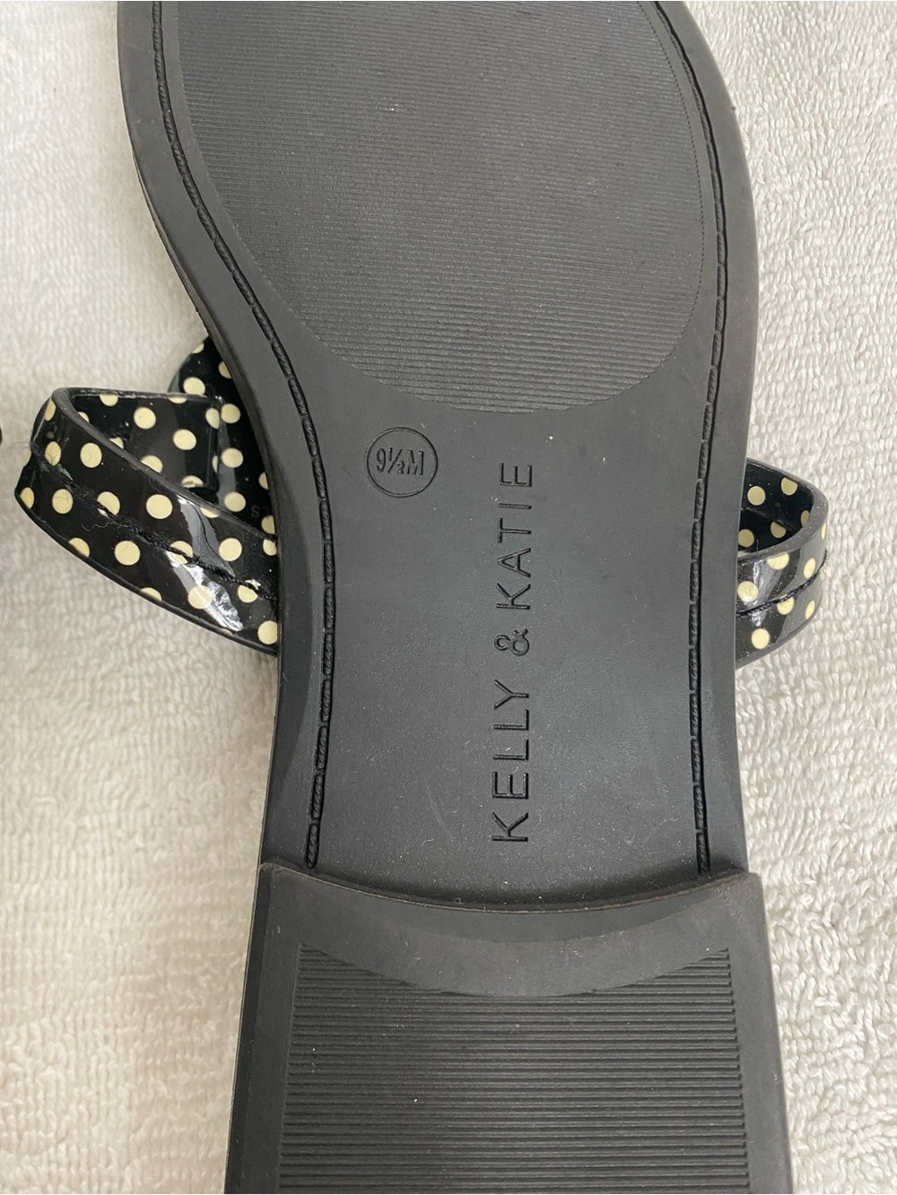Kelly & Katie Women's Black Cream Polka Dot Faux Patent Leather Sandal Size 9.5 - Picture 12 of 12